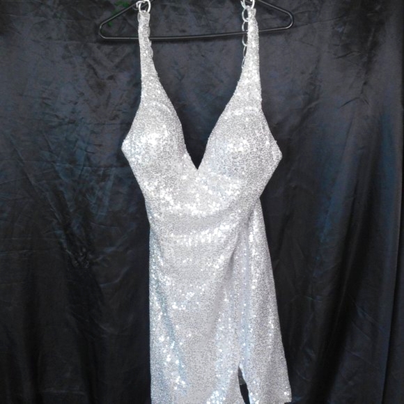 PENDING SALE 🌙 NIGHTMOVES Woman's size 10 Silver sequin formal mini dress - Picture 3 of 16